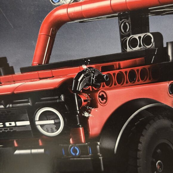 LEGO Technic Ford Bronco (42213) - Picture 10 of 10